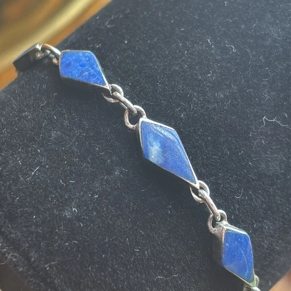 Elegant Lapis and Silver Bracelet - Picture 4 of 9